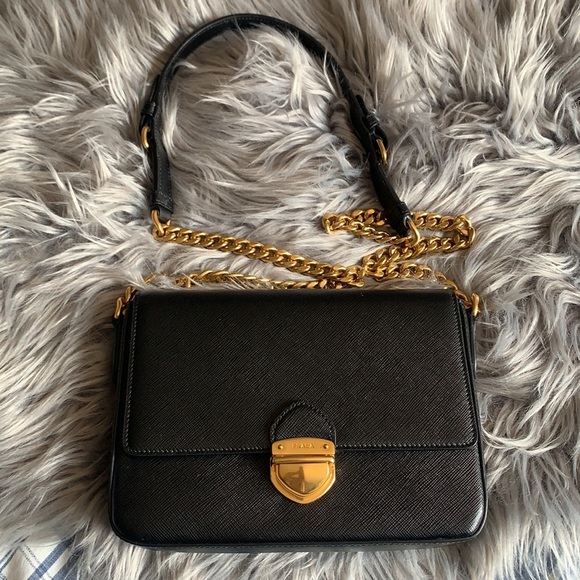 Authentic Prada
Flap Chain Small Black Saffiano Leather Shoulder Bag - Picture 2 of 16